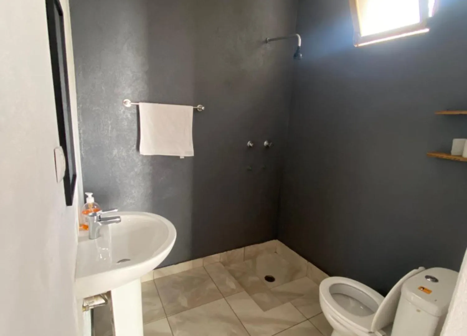 Pensao Casadanilo Hotel Portela Gæstehus